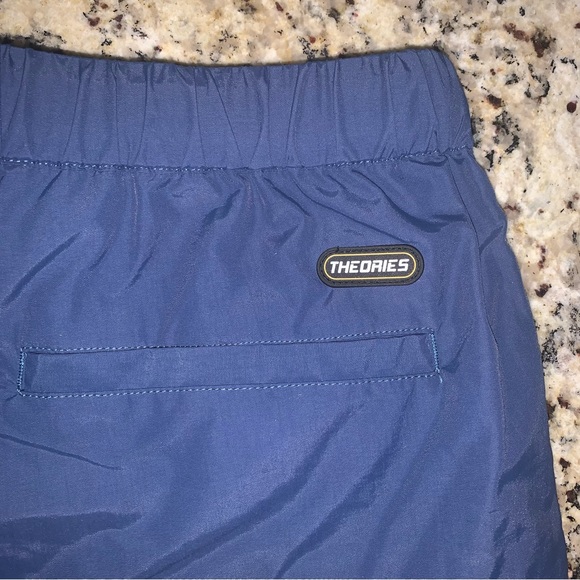 Theories Hiking Short - Picture 4 of 8